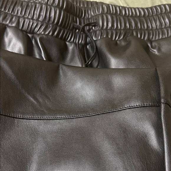 bebe Black Ankle Cropped Pants - Picture 12 of 12